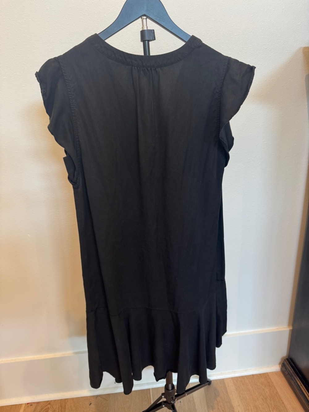 Nanette Lepore Black V-Neck ruffle Cap Sleeve dress - Picture 3 of 3